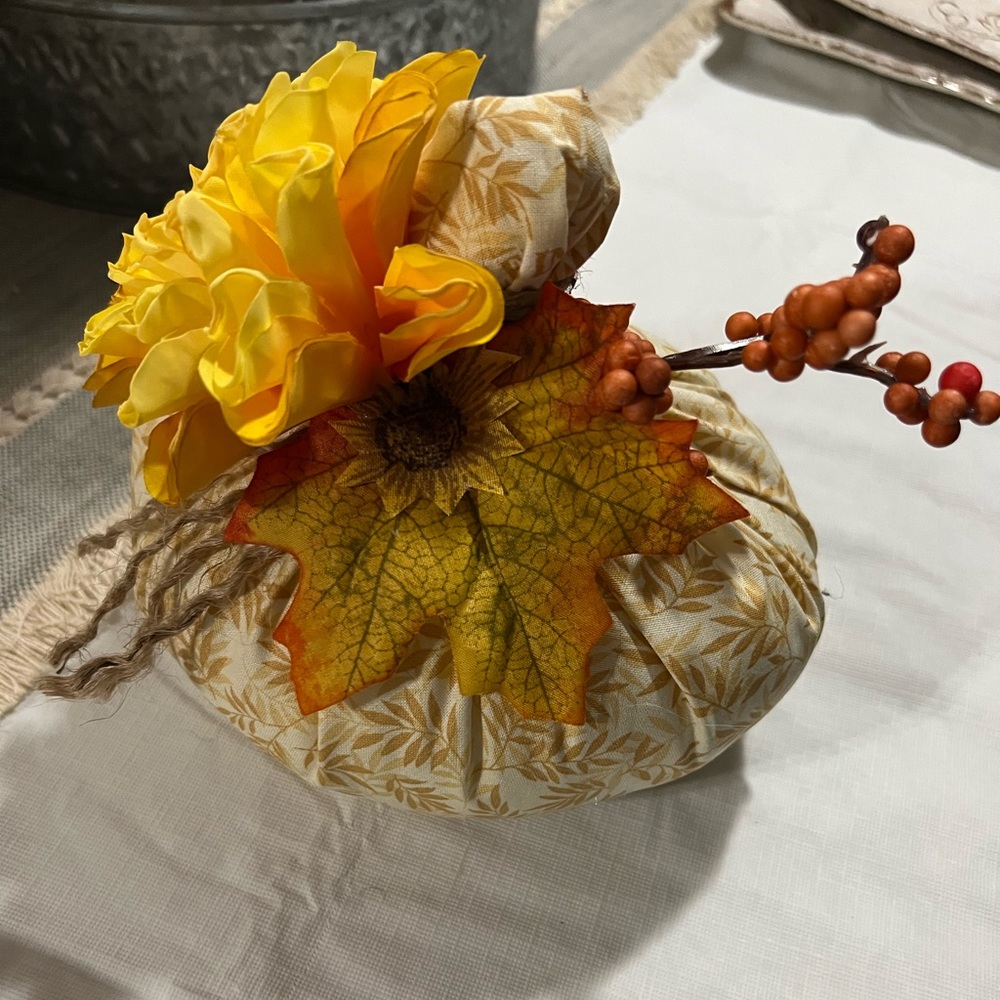 calavaza echa de tela con arreglos florales artificiales 🍂🍁🌻🌼